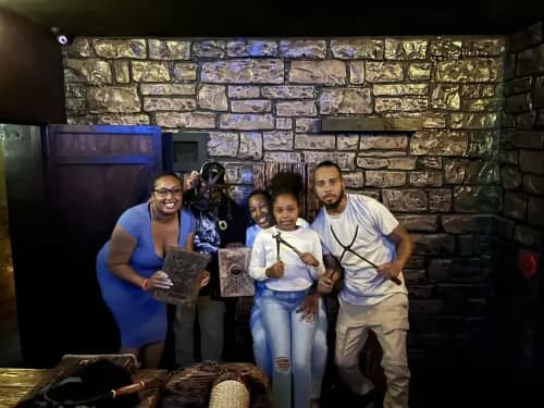 Bloody Elbow Escape Room Guests | Escape Room Korea Town