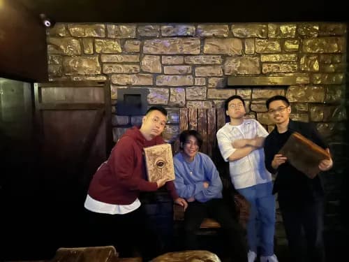 Bloody Elbow Photoshooting | Escape Room Near Me